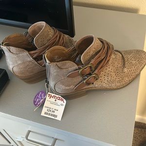 Blowfish women’s dress shoes sz8